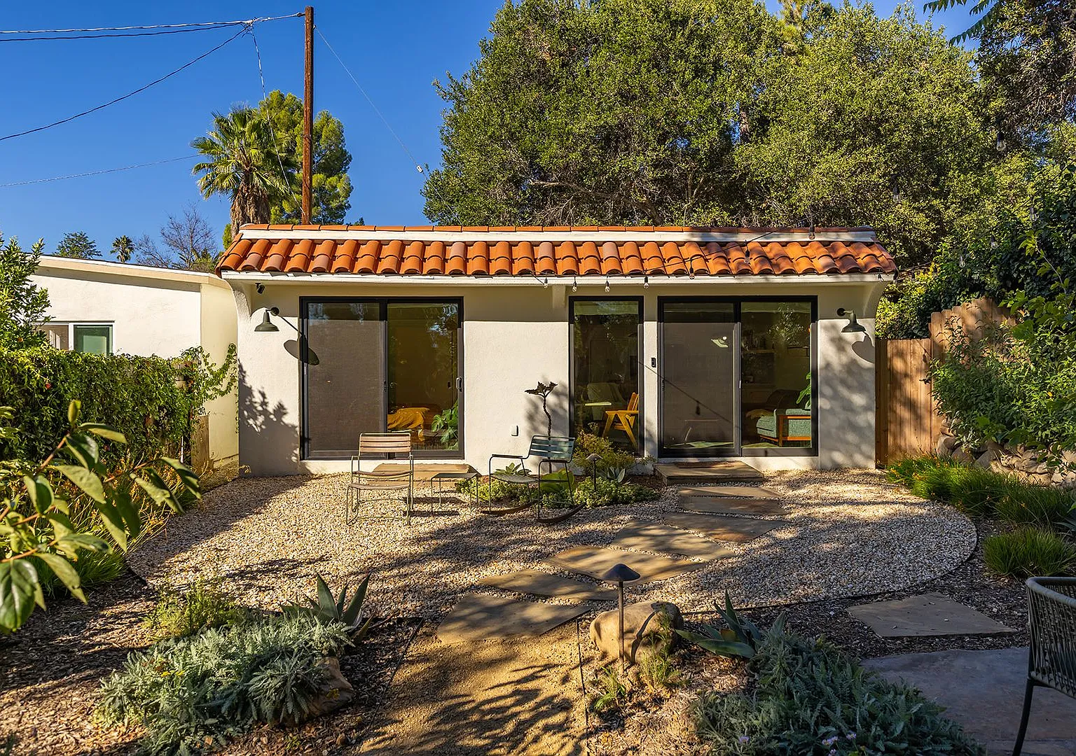 Downtown bungalow — Photo 4