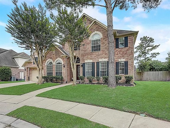 3rd image of 2803 Scarlet Oak Court