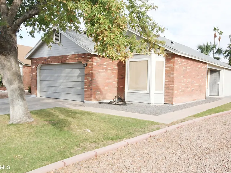 1302 W Cortez Ct — Photo 1