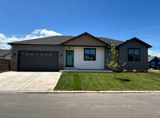 281 Oak Valley Dr, Talent, OR 97540