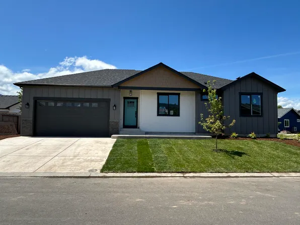 281 Oak Valley Dr, Talent, OR 97540