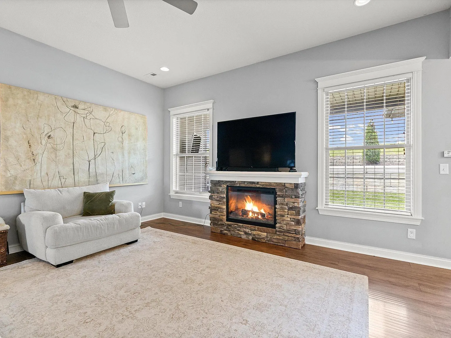 3 bed, 2.0 bath, 1636 sqft, $2,195 — Photo 4