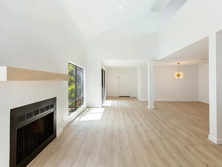 1738 S Bentley Ave #302 — Photo 22