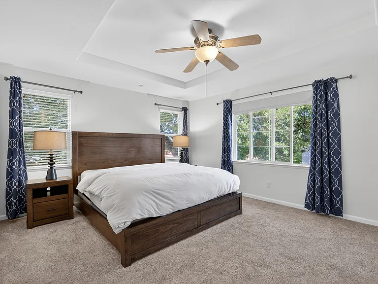 938 Visconti Pl — Photo 33