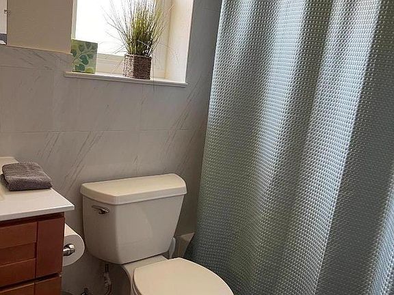 5th image of 228 Greendale Way APT 3
