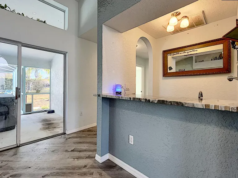 2514 Commerce Ave — Photo 10