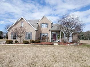 9144 Cambridge Dr, Saline, MI 48176