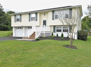 20 Wendy Dr, Poughquag, NY 12570