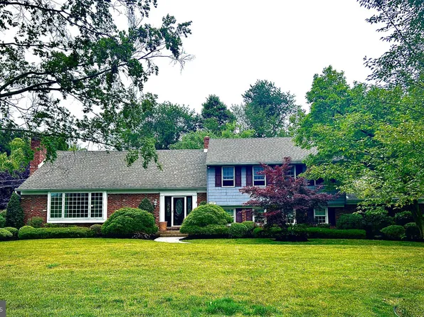 183 Haines Dr, Moorestown, NJ 08057