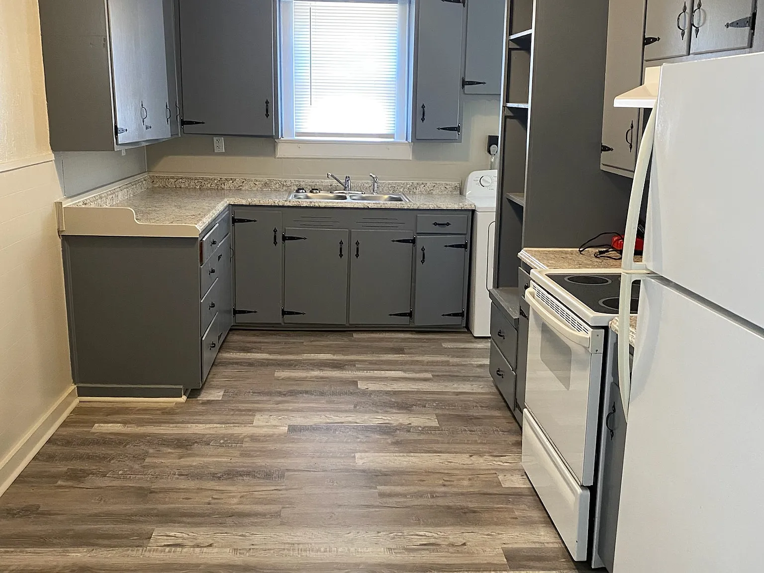 2 bed, 812 sqft, $950 — Photo 1