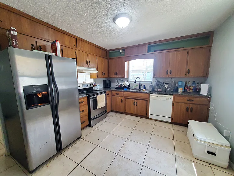 909 Howard St — Photo 10
