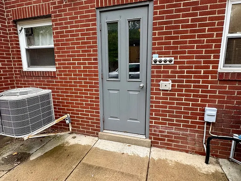 111 W. Steuben Street — Photo 4