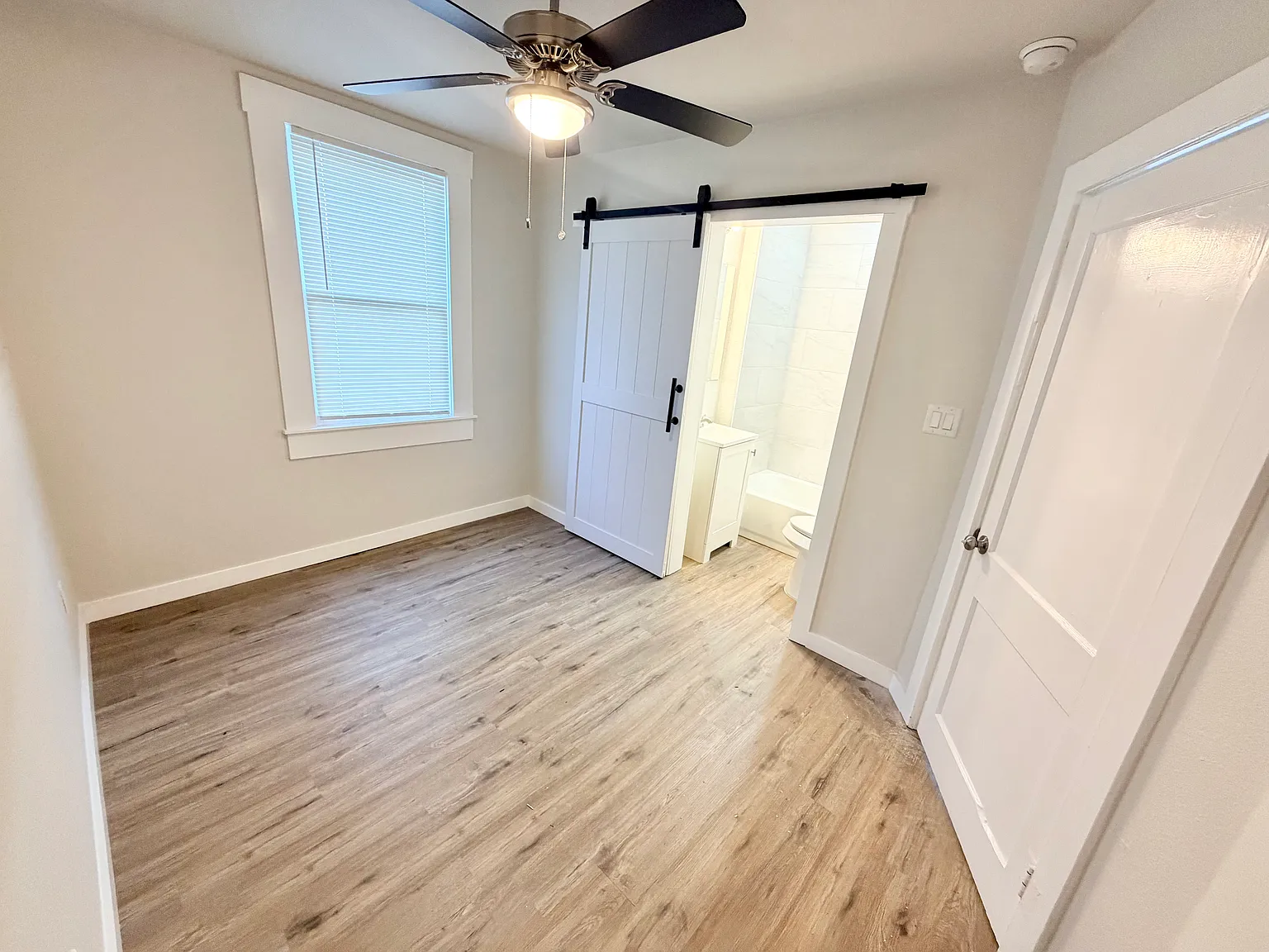 3 bed, 1000 sqft, $1,450 — Photo 4