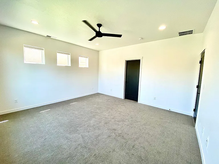 1258 E Echelon Ridge Ln — Photo 24