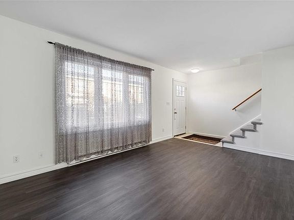 4th image of 885 Carleton Pl #3