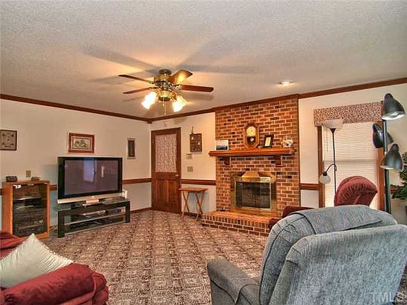 5th image of 612 Parker St