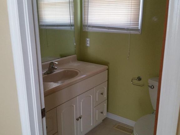 4th image of 67 Sandra Ln