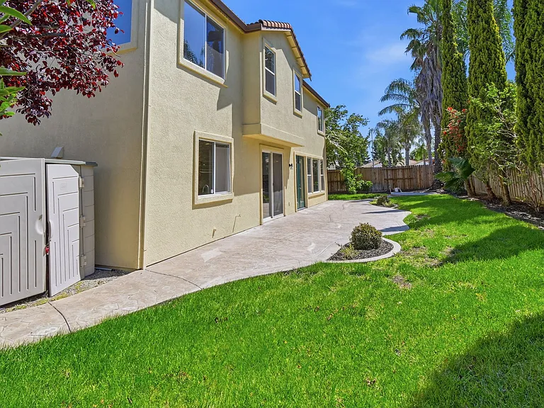 1050 Overland Pl — Photo 16