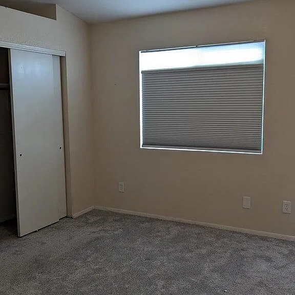 2717 N Pacific Dr — Photo 31