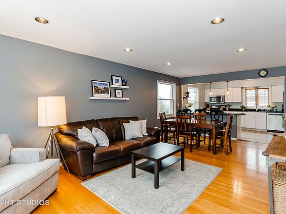 3rd image of 1031 S Dunton Ave