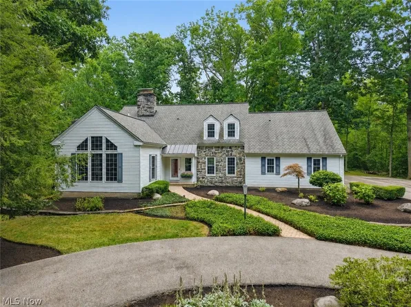 20 Stonecreek Dr, Chagrin Falls, OH 44022