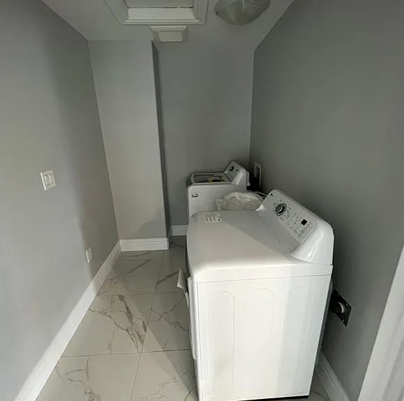 319 Benson Ct — Photo 11