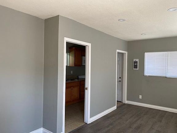 2nd image of 3-425 25th St #3