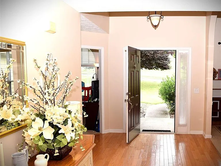 450 Running Fawn Dr — Photo 3