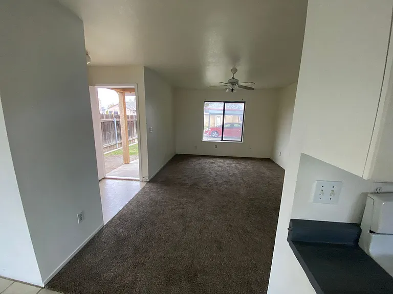 1206 Kaweah St — Photo 3