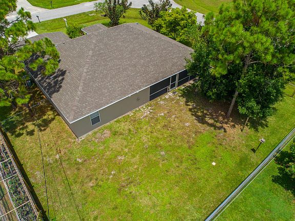 4th image of 3272 SE Quay St