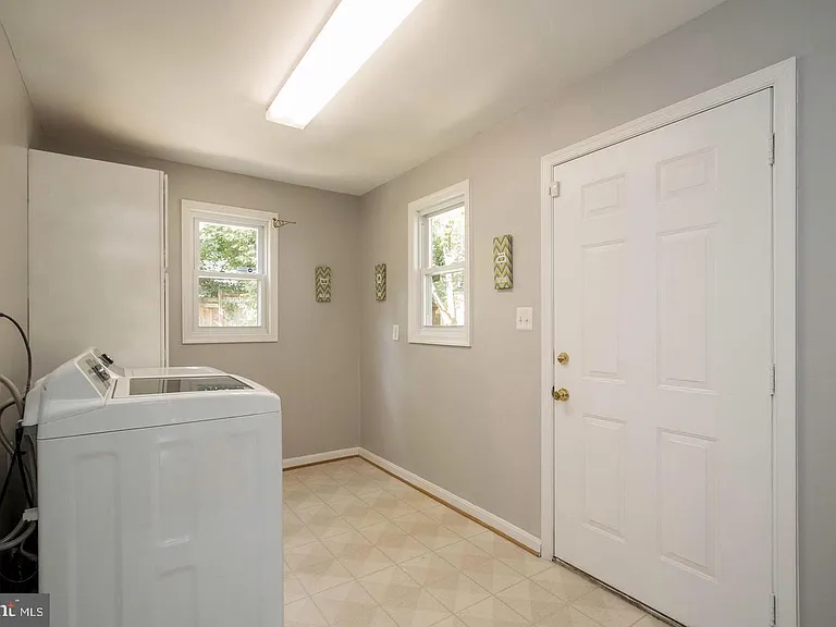 5612 Eastbourne Dr — Photo 17