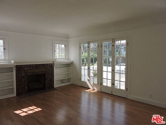 5th image of 308 N Irving Blvd