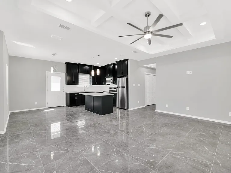4725 Magnolia Ave #2 — Photo 3