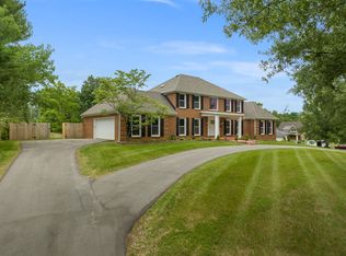2076 Lakeside Dr, Lexington, KY 40502