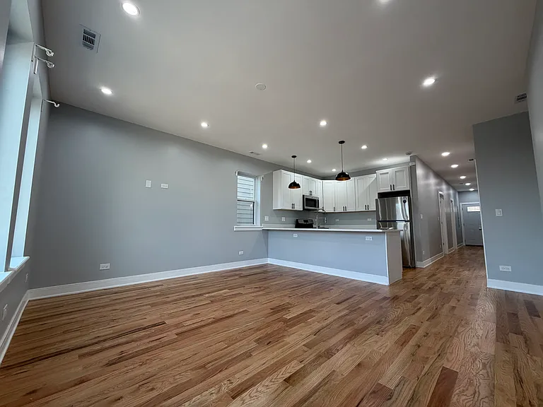 2416 W Gladys Ave #2 — Photo 2