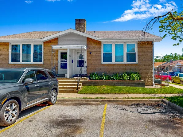 330 Dover Ln, Des Plaines, IL 60018
