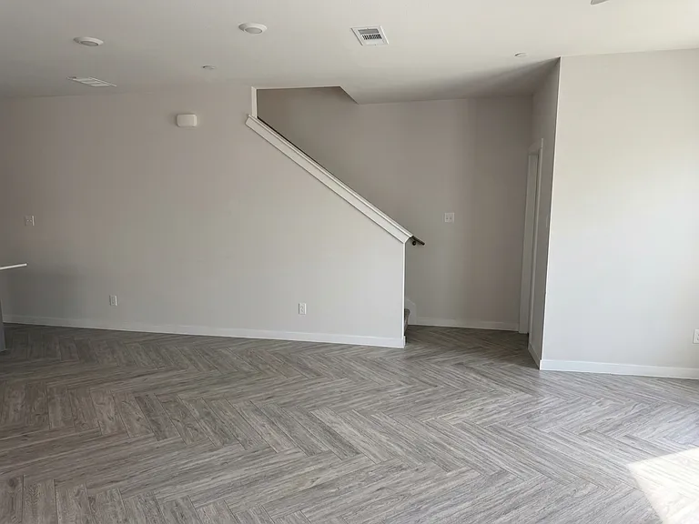 618 Laurel Ln — Photo 6