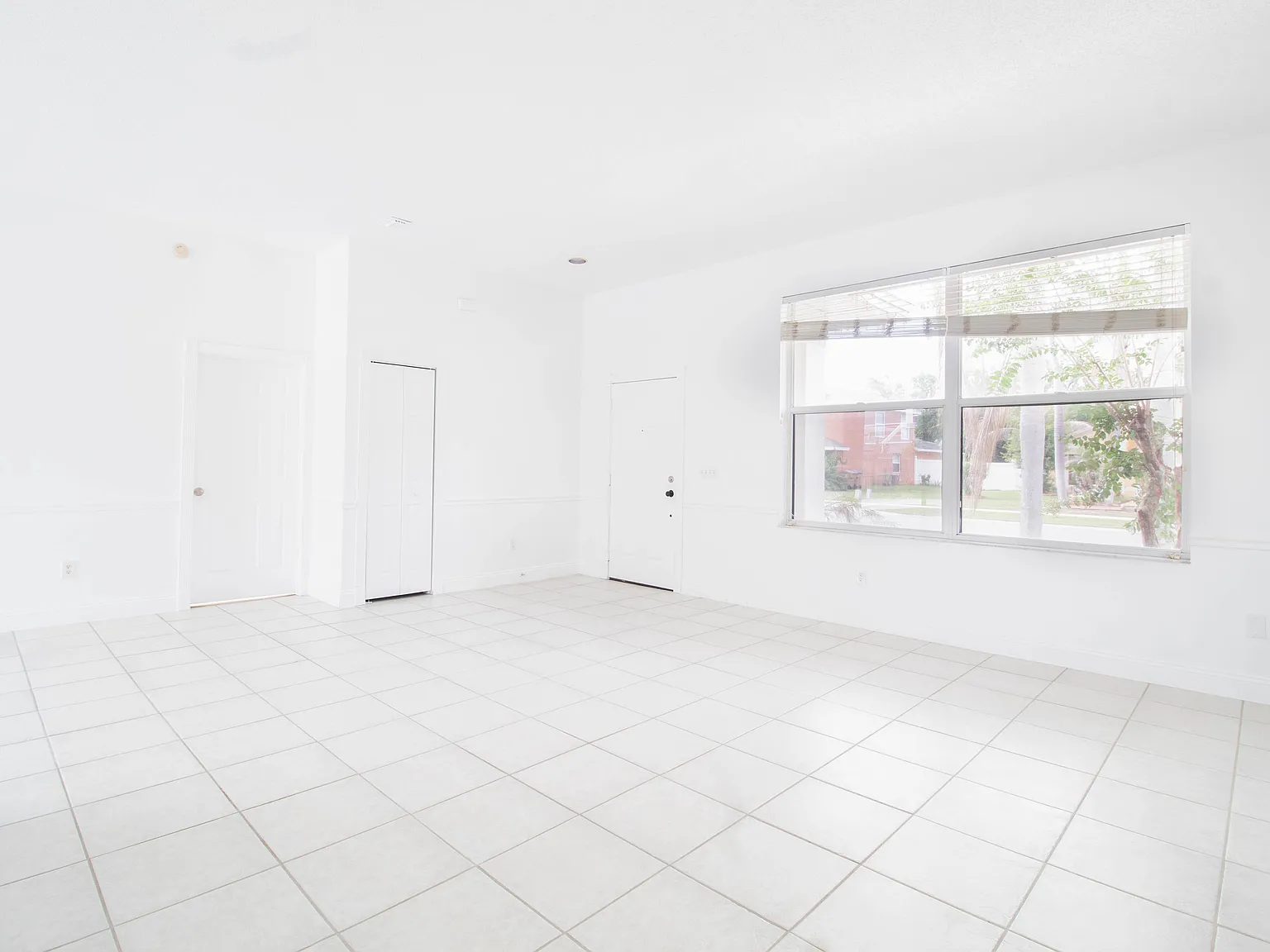 4 bed, 2157 sqft, $2,500 — Photo 4