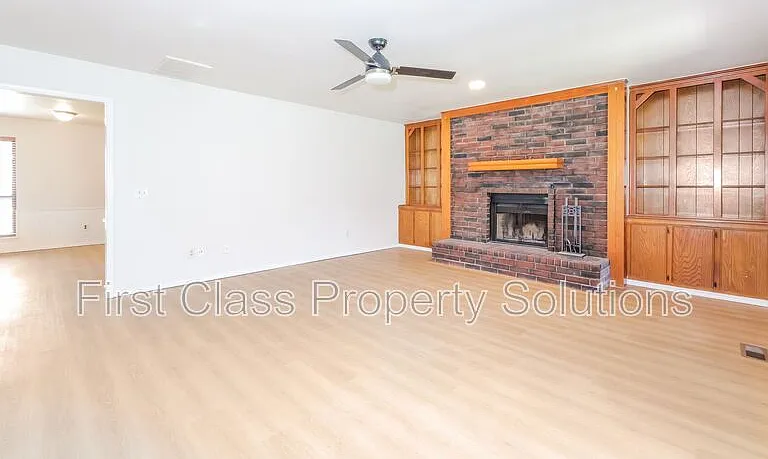713 Sagebrush Pl — Photo 3