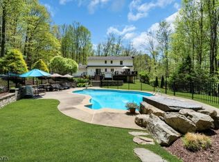 89 Catswamp Rd, Hackettstown, NJ 07840