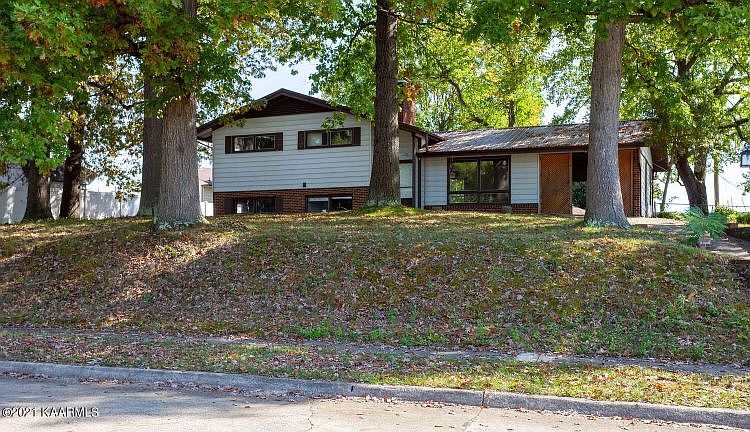 1st image of 1932 Oakwood Dr