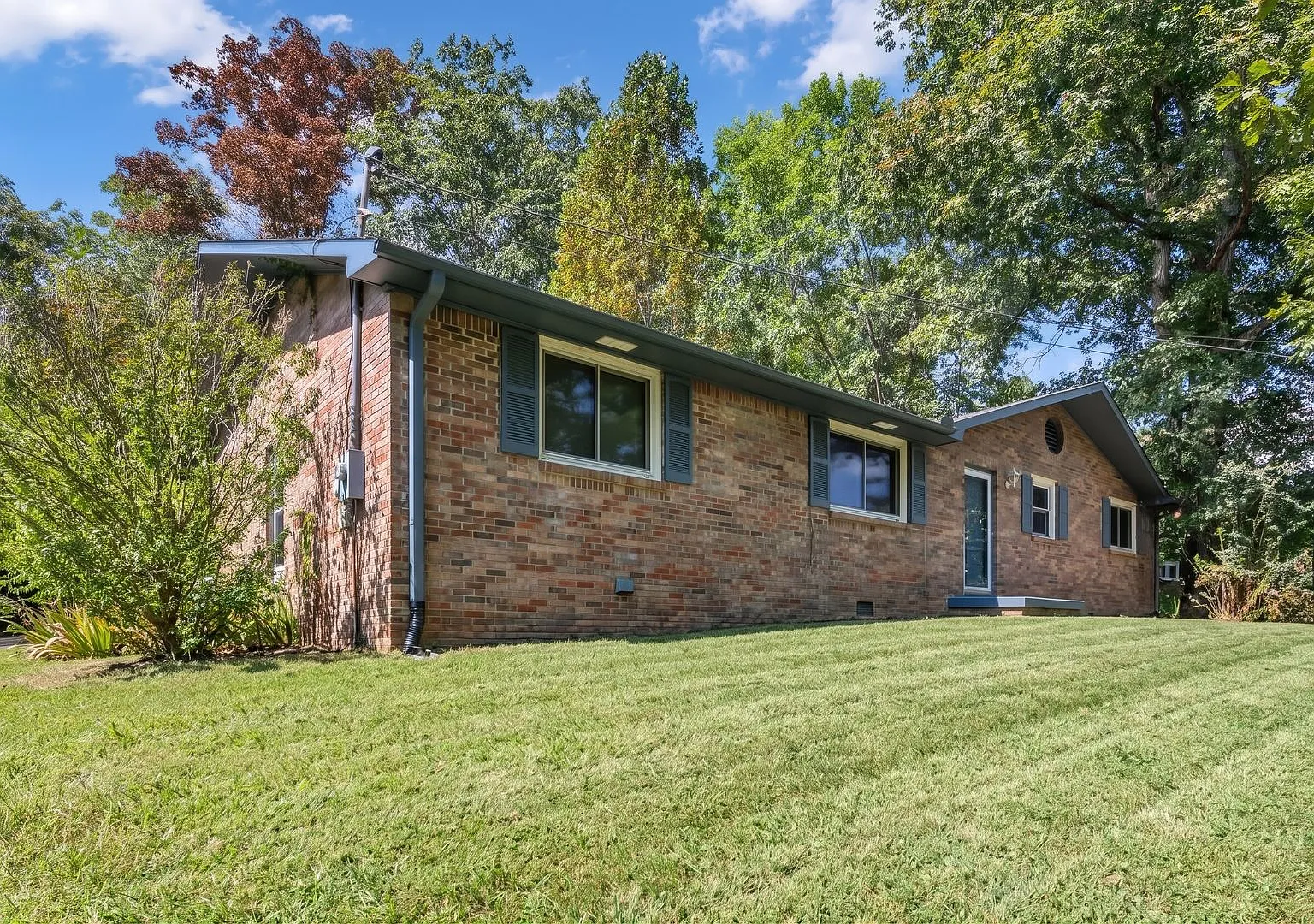 Charming Brick Single-Family Home in Kingston Springs! — Photo 2
