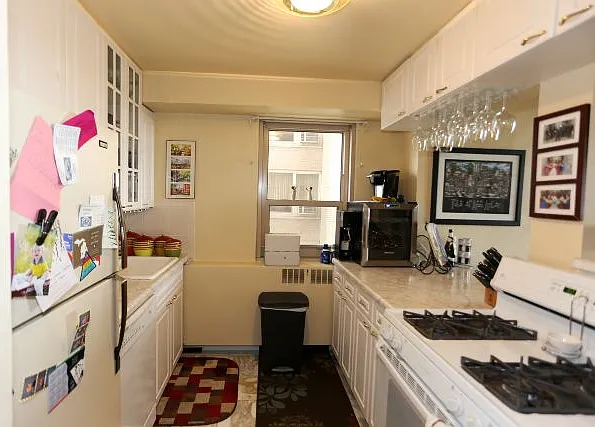 Delightful 1 Bed, 1 Bath at Lake Shore Drive + Irving Park (Wrigleyville) — Photo 2