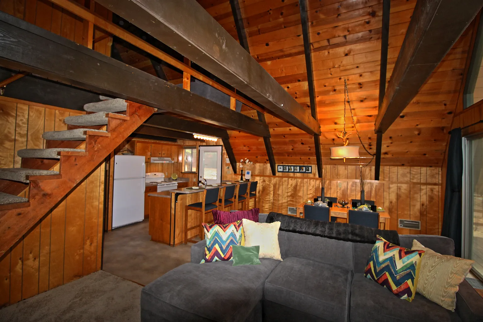 1025 Meadow Dr photo 1