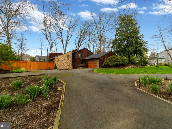 3200 Barkley Dr, Fairfax, VA 22031