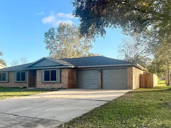 407 Ash St, El Campo, TX 77437