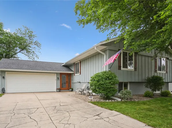 310 Carnaby Dr NE, Cedar Rapids, IA 52402