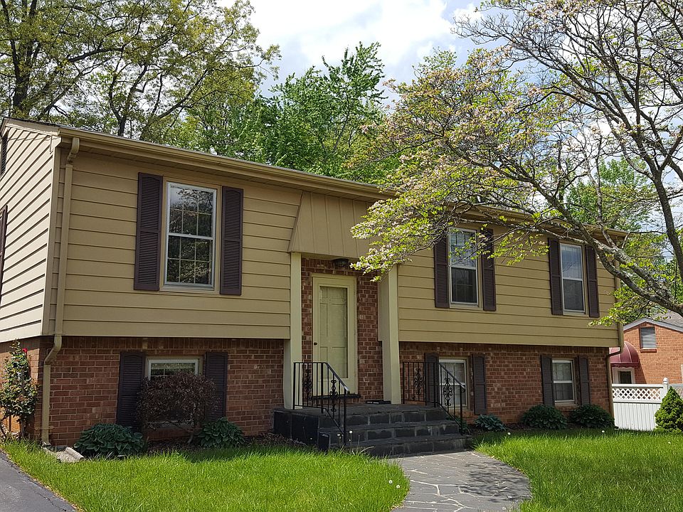 1st image of 2706 Byron Dr