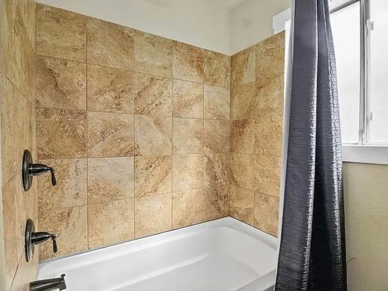 5212 Yakima Ave — Photo 14
