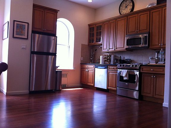 2nd image of 65 W 70th St APT 5E